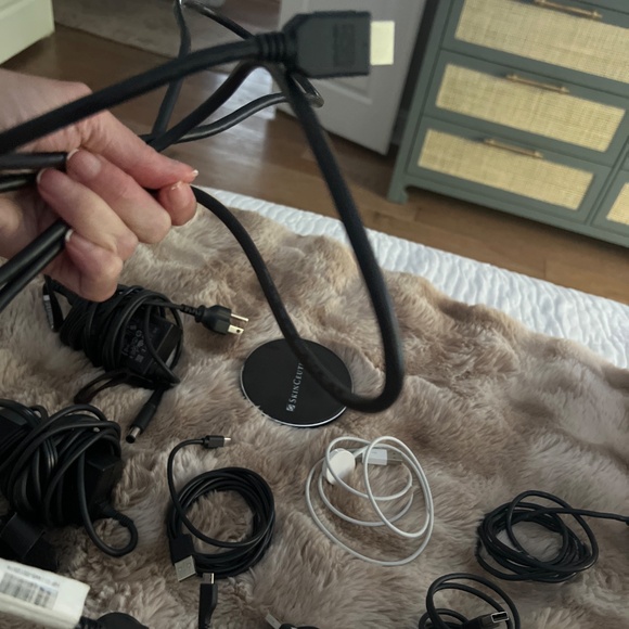 A bunch of computer, Apple Watch  and usb cords - Picture 3 of 4